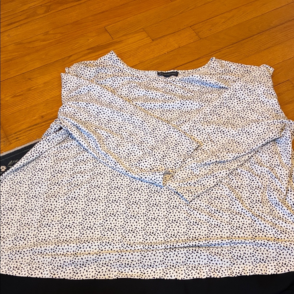 Women's White Black Dot Quarter-Sleeve Top